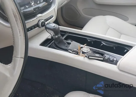 2020 Volvo Xc60 T6 Momentum из США, поврежденный, VIN YV4A22RK2L1517925